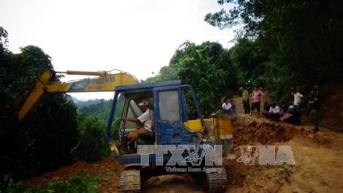 Quảng Nam: Phá đường tự phát để chặn lâm tặc đưa phương tiện vào phá rừng 